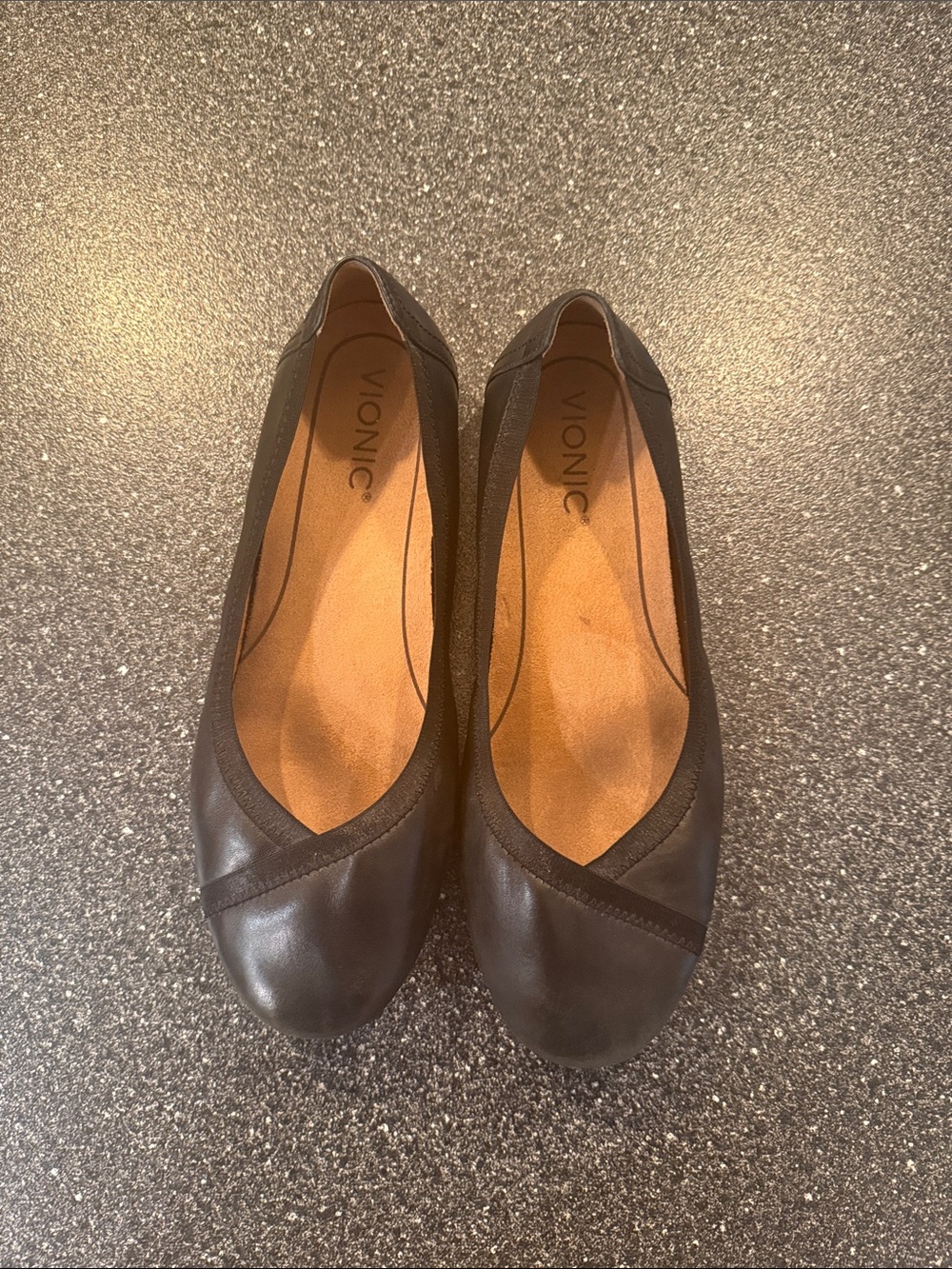 Women’s Vionic Carol Black Leather Slip-On Ballet Flats - size 7.5